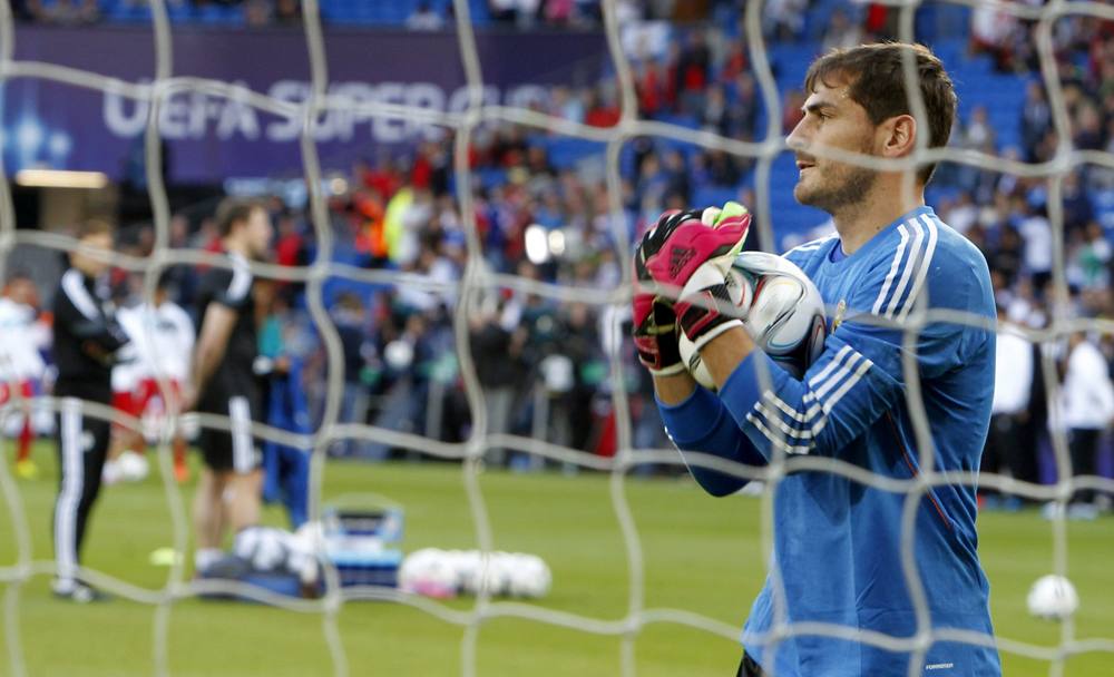 Il riscaldamento di Iker Casillas. LaPresse